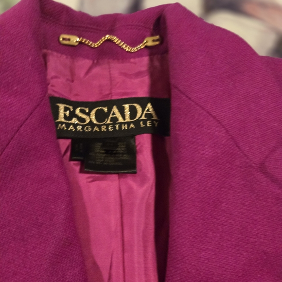 Escada Fuchsia Blazer with Gold Buttons - Picture 5 of 7